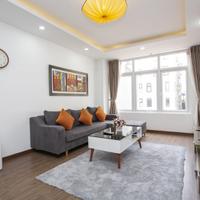 Tòa nhà Sumitomo, mặt phố Linh Lang, trung tâm khu người Nhật tại Hà Nội.