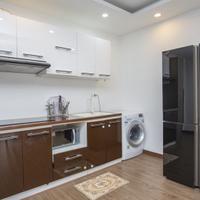 Tòa nhà Sumitomo, mặt phố Linh Lang, trung tâm khu người Nhật tại Hà Nội.