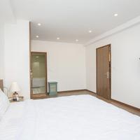 Tòa nhà Sumitomo, mặt phố Linh Lang, trung tâm khu người Nhật tại Hà Nội.