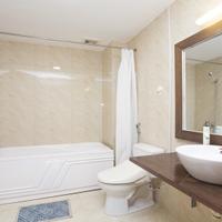 Tòa nhà Sumitomo, mặt phố Linh Lang, trung tâm khu người Nhật tại Hà Nội.