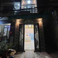 Với T/C 5,89 tỏi A/C có 1 căn nhà HXH 8m
- gần trục đường kinh doanh, 
- Vị trí Gần Chợ, Siêu Thị