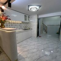 Với T/C 5,89 tỏi A/C có 1 căn nhà HXH 8m
- gần trục đường kinh doanh, 
- Vị trí Gần Chợ, Siêu Thị