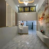 Với T/C 5,89 tỏi A/C có 1 căn nhà HXH 8m
- gần trục đường kinh doanh, 
- Vị trí Gần Chợ, Siêu Thị