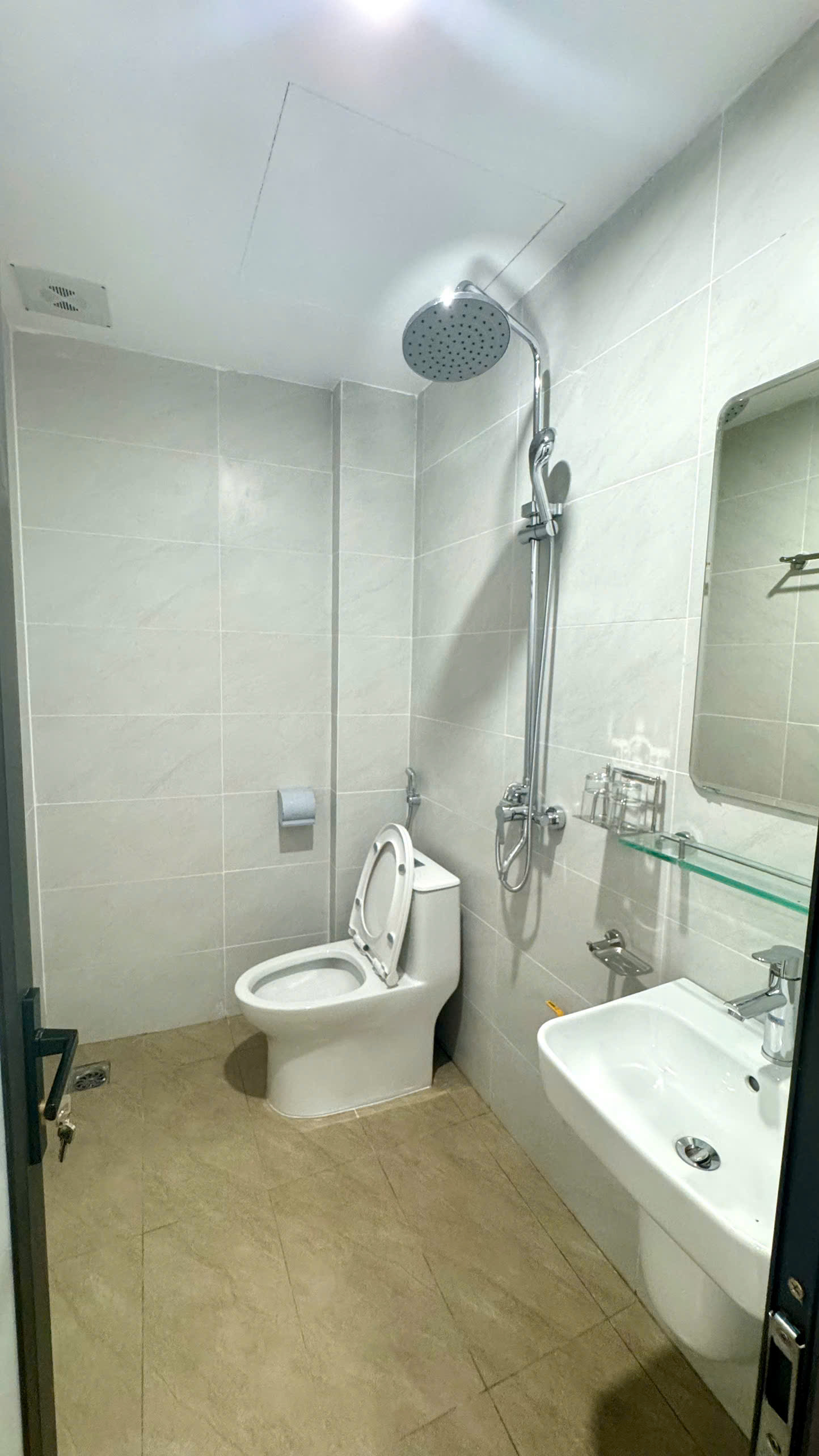 Bán nhà Tu Hoàng Nam Từ Liêm. Sổ đỏ 32m2 xây 5 tầng. Đối diện trường Đh Công Nghiệp Hà Nội