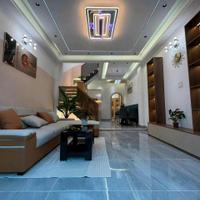 Sát chợ 26/3 - khu buôn bán sầm uất, hẻm 6m ô tô ngủ trong nhà