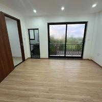 Bán nhà ở Đức Giang, 30m ra mặt phố, nhiều tiện ích. nhà 30,5m. giá 6x tỷ , x tiểu học ( có tl )