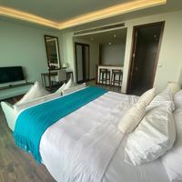 Bán gấp căn hộ 2PN mặt biển Mỹ Khê À La Carte Đà Nẵng, sổ đỏ lâu dài, khai thác cho thuê 25tr/tháng