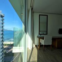 Bán gấp căn hộ 2PN mặt biển Mỹ Khê À La Carte Đà Nẵng, sổ đỏ lâu dài, khai thác cho thuê 25tr/tháng