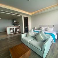 Bán gấp căn hộ 2PN mặt biển Mỹ Khê À La Carte Đà Nẵng, sổ đỏ lâu dài, khai thác cho thuê 25tr/tháng