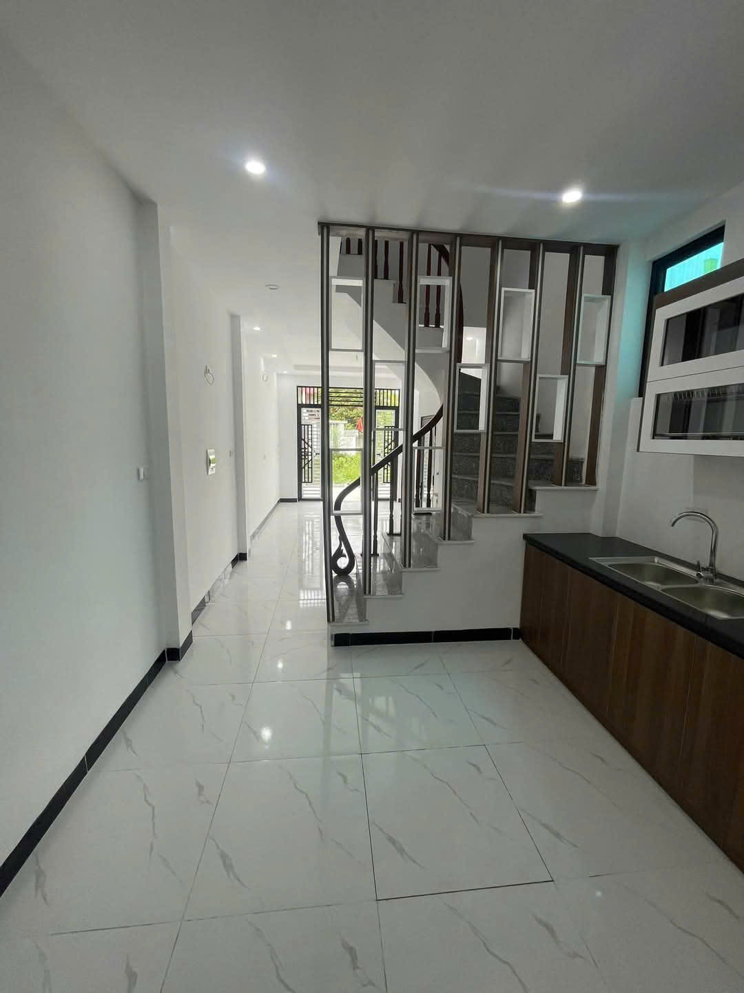 Bán nhà Ôtô vào Lại Yên, Hoài Đức. Lô góc 41m2 đơn lập 4 tầng 4 ngủ. Ngõ thông View thoáng