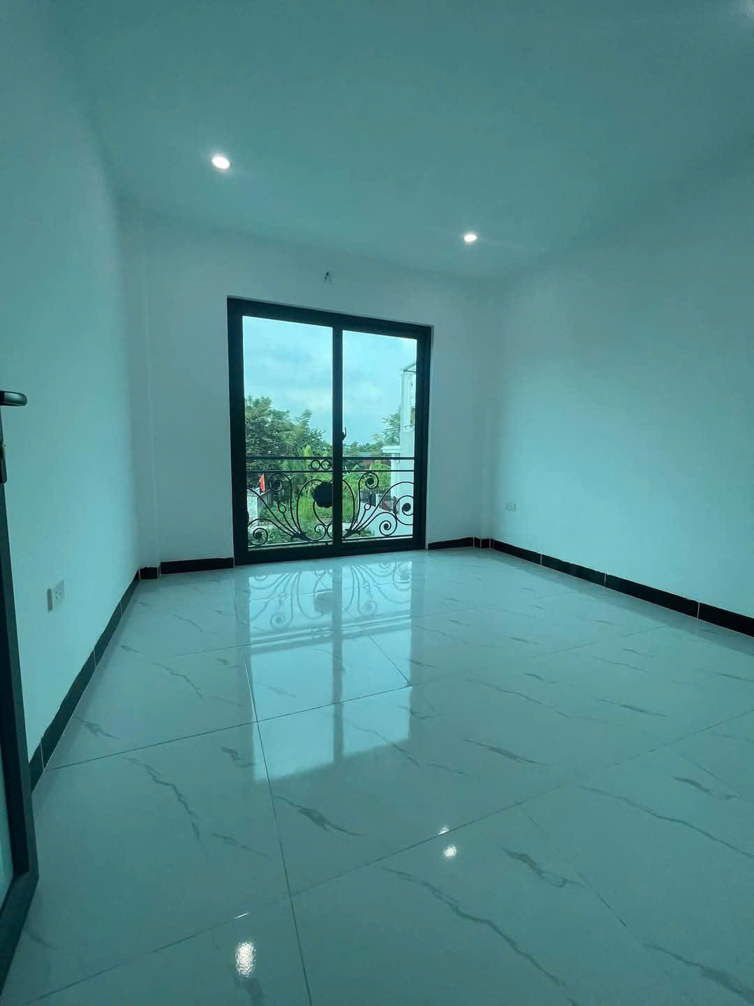 Bán nhà Ôtô vào Lại Yên, Hoài Đức. Lô góc 41m2 đơn lập 4 tầng 4 ngủ. Ngõ thông View thoáng