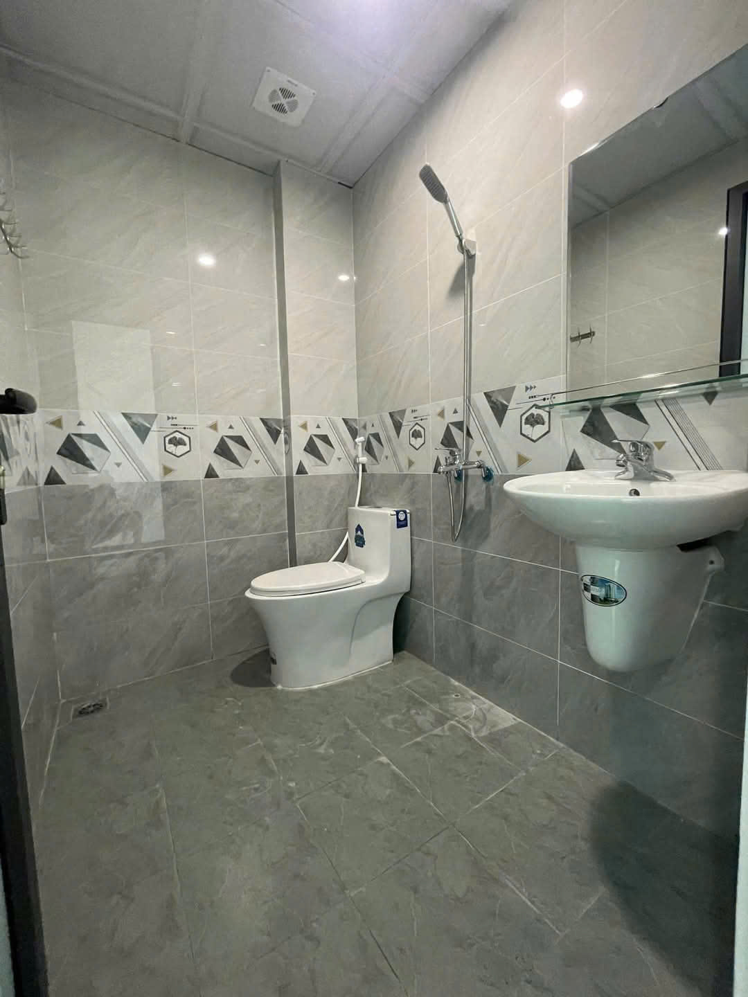 Bán nhà Ôtô vào Lại Yên, Hoài Đức. Lô góc 41m2 đơn lập 4 tầng 4 ngủ. Ngõ thông View thoáng