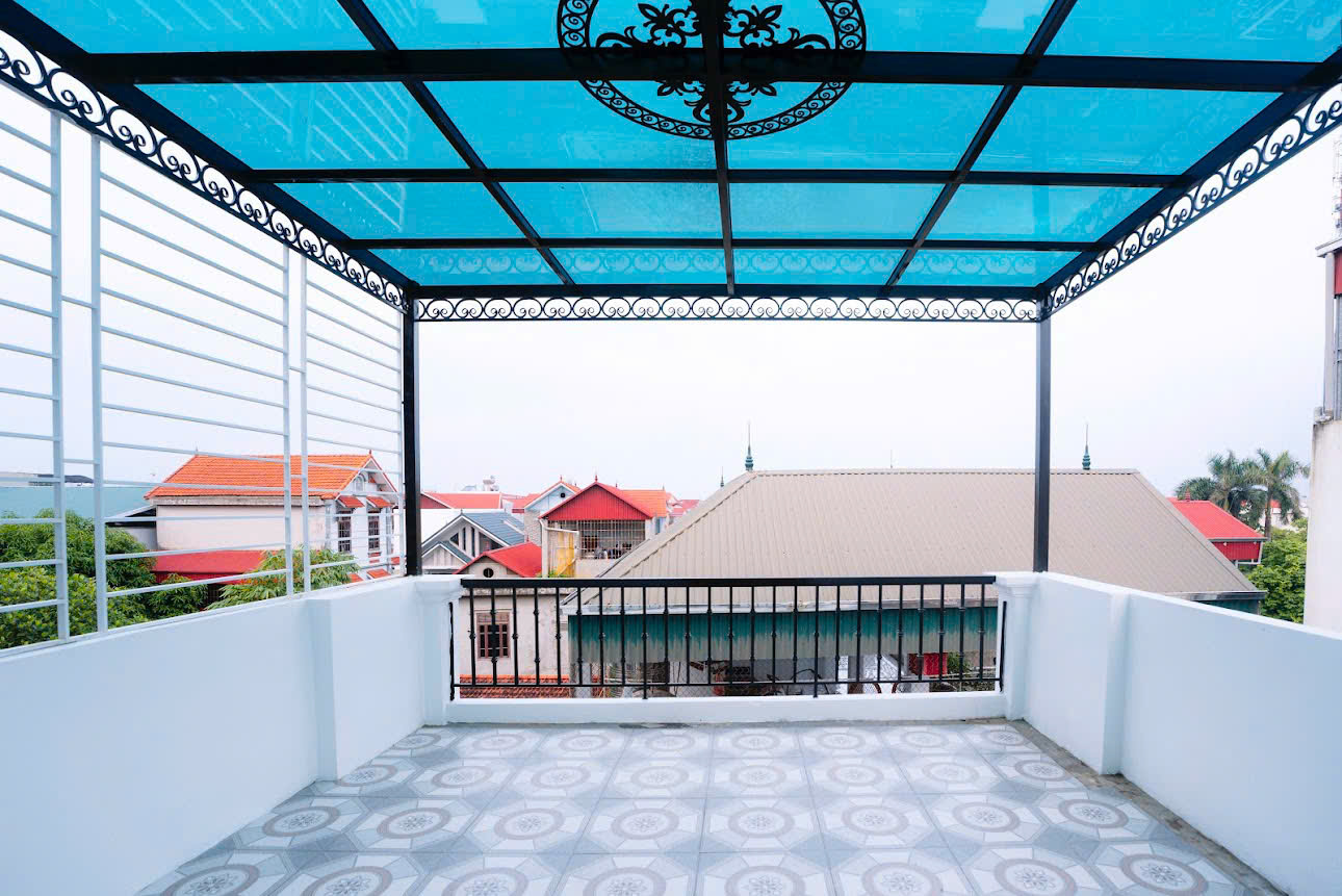 Nhà 60m2 cạnh trường tiểu học TT Phùng, Đan Phượng. Nhà 4 ngủ full nội thất sân chơi riêng