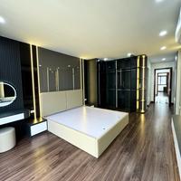 BÁN NHÀ NGÔ GIA TỰ ,OTO ĐỖ CỬA,THANG MÁY,PHÂN LÔ,ĐẸP LONG LANH,72M NHỈNH 13 TỶ