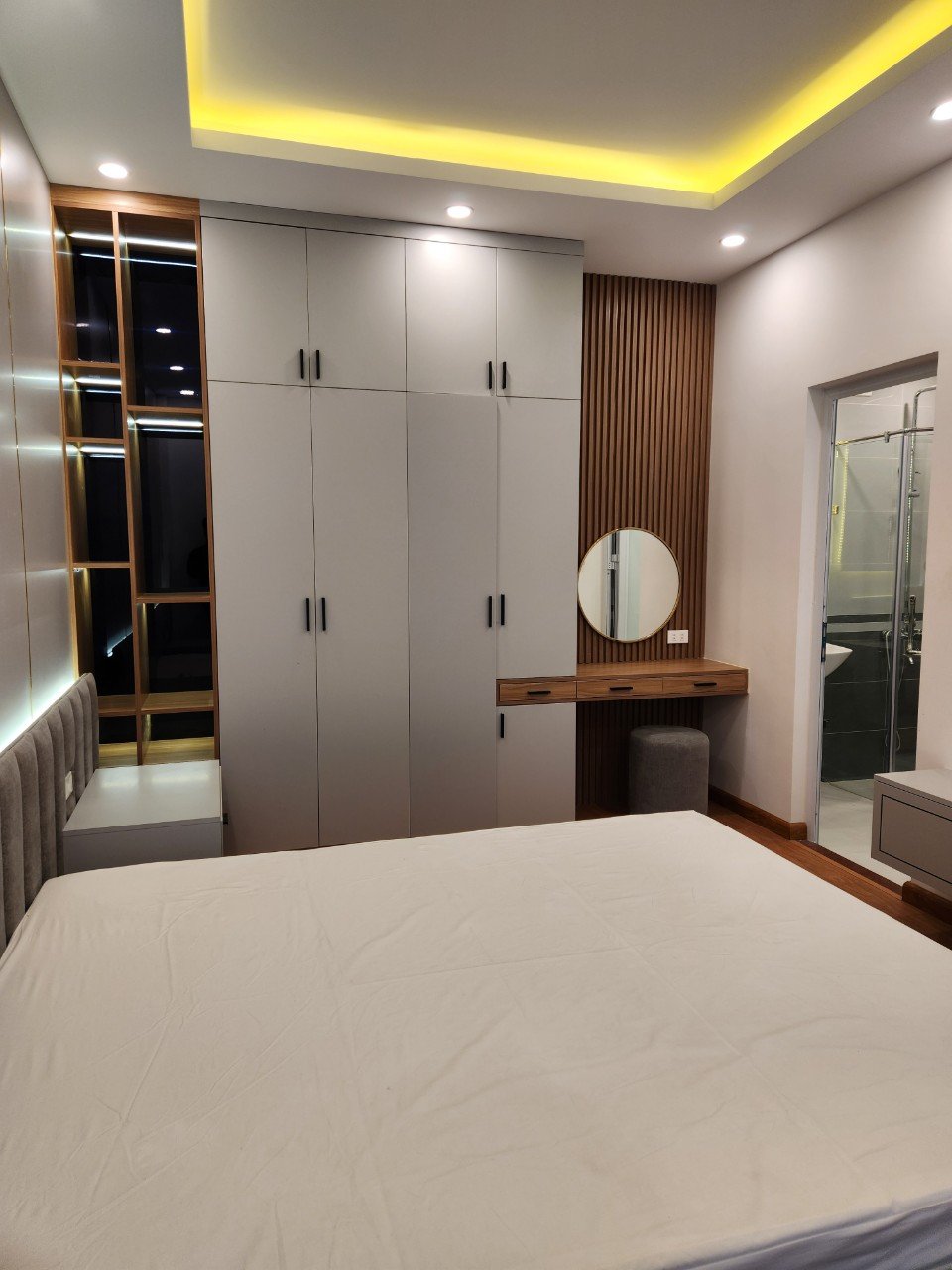 Bán nhà 33m2 Thị trấn Trạm Trôi. Đơn lập 5 tầng, 3 ngủ full nội thất. Cạnh chợ Giang Xá