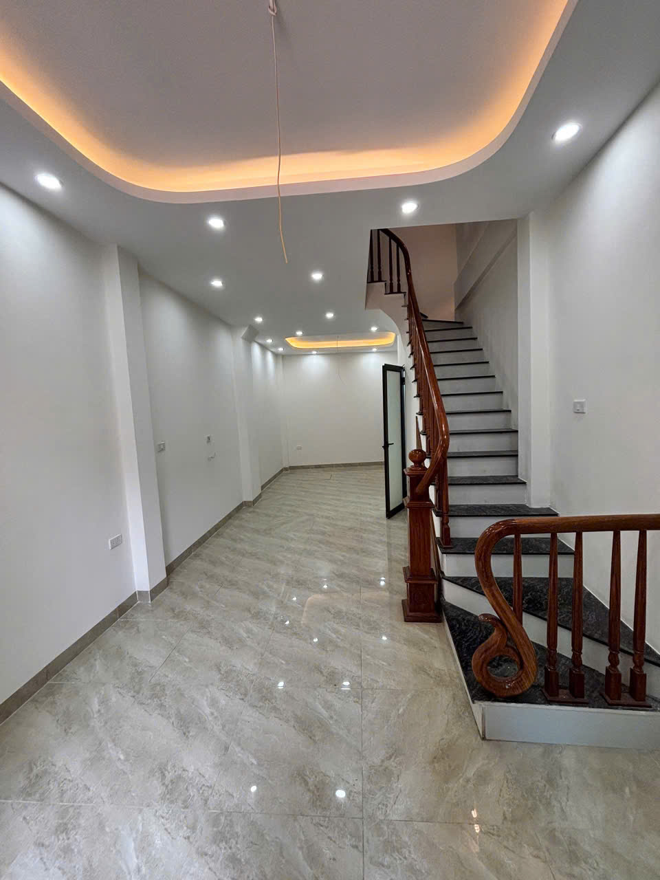 Bán nhà 38m2 Lai Xá, Hoài Đức. Đơn lập 5 tầng, 6 phòng ngủ. Cách 180m đến Chợ, Quốc Lộ 32