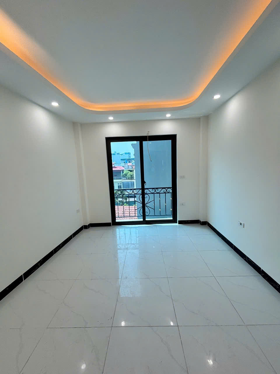 Bán nhà 38m2 Lai Xá, Hoài Đức. Đơn lập 5 tầng, 6 phòng ngủ. Cách 180m đến Chợ, Quốc Lộ 32