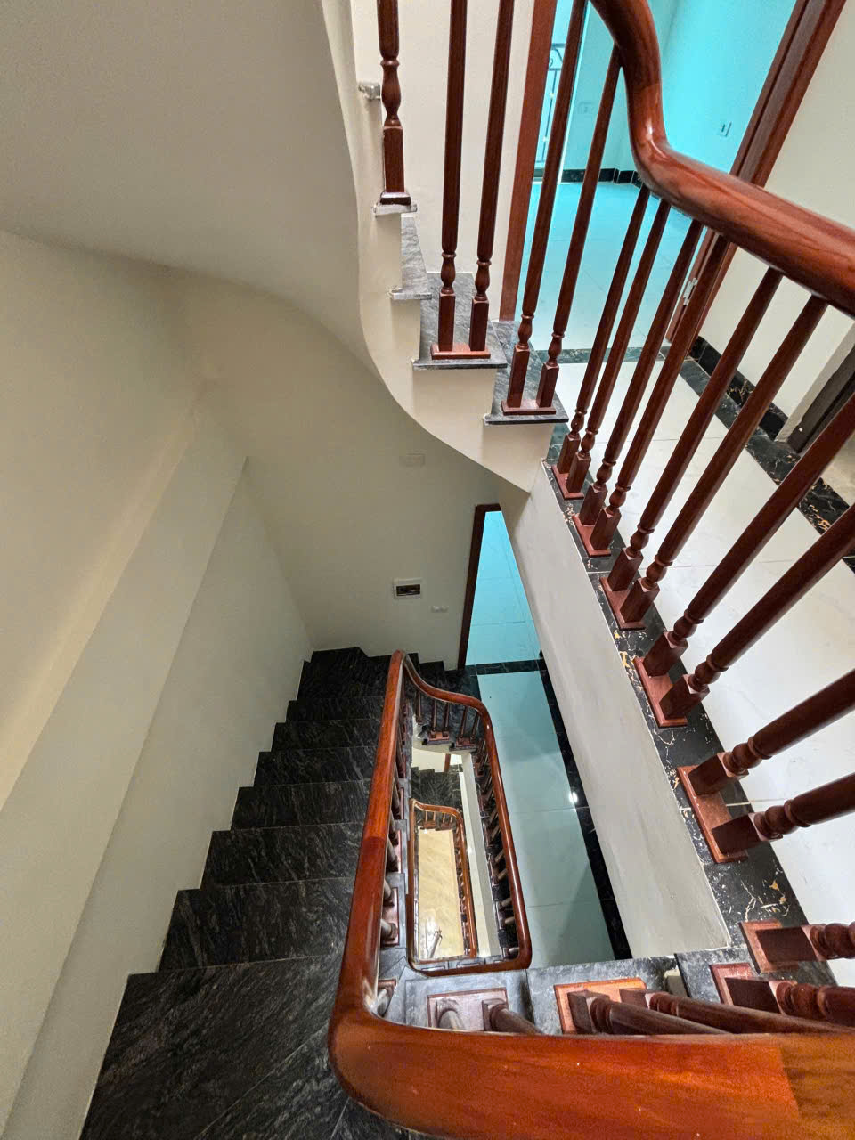 Bán nhà 38m2 Lai Xá, Hoài Đức. Đơn lập 5 tầng, 6 phòng ngủ. Cách 180m đến Chợ, Quốc Lộ 32