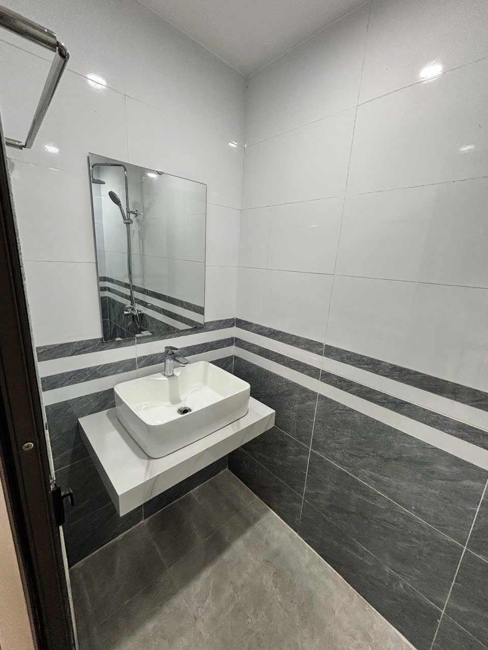 Bán nhà 38m2 Lai Xá, Hoài Đức. Đơn lập 5 tầng, 6 phòng ngủ. Cách 180m đến Chợ, Quốc Lộ 32