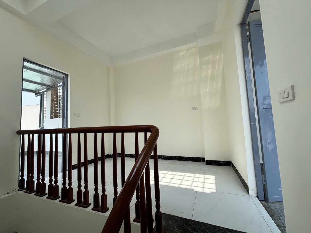 Bán nhà 38m2 Lai Xá, Hoài Đức. Đơn lập 5 tầng, 6 phòng ngủ. Cách 180m đến Chợ, Quốc Lộ 32