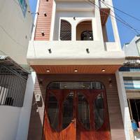 Bán nhà 1 trệt 1 lầu sổ hồng riêng 120m2 chỉ 2,1 tỷ ngay Trung tâm Thủ Dầu Một