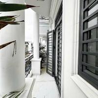 NHÀ ĐẸP -NỘI THẤT ĐẸP - VỊ TRÍ ĐẸP - HẺM OTO NGAY TRUNG TÂM QUẬN 9 - LÃ XUÂN OAI- TĂNG NHƠN PHÚ A