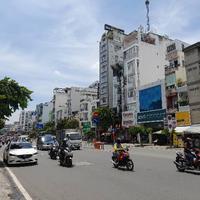 NHÀ HXH 7 CHỖ – NGỦ BÊN TRONG  TRUNG TÂM QUẬN 1  NGUYỄN VĂN CỪ