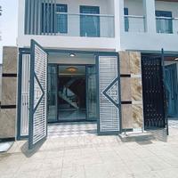 Bán 2 căn nhà phố kdc Cát Tường Phú Sinh, xã Mỹ Hạnh Bắc dt 54m2 2 lầu 3pn 3wc giá 2,28 tỷ / 1 căn