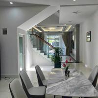 CẦN BÁN NHÀ 3 TẦNG HUỲNH NGỌC ĐỦ, NHÀ MỚI XÂY RẤT ĐẸP