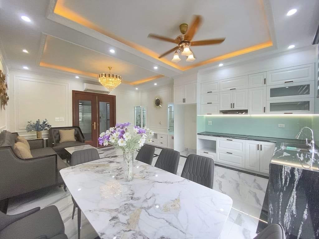 Bán nhà 50m2 Di Trạch, Hoài Đức. Đơn lập 6 tầng, Gara Ôtô riêng. Thang máy nội thất đầy đủ