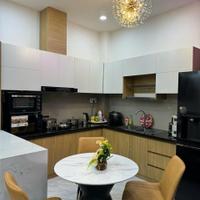 Bán nhà đẹp 4 tầng full tiện nghi – thang máy + NLMT – đường 10m Phước Long