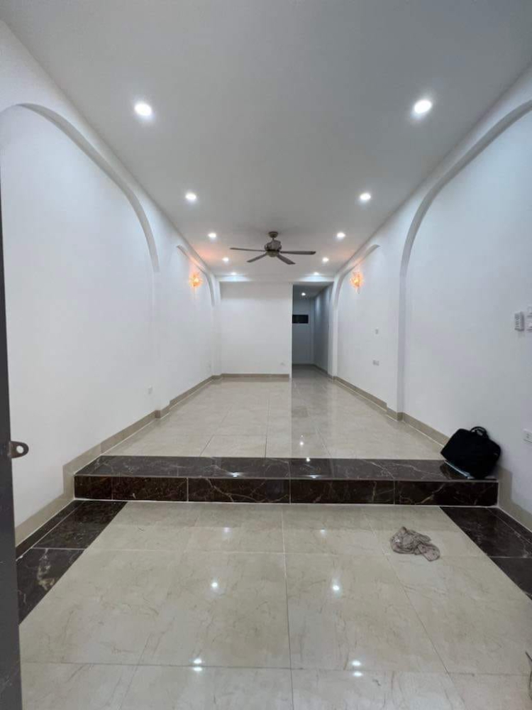 TOÀ NHÀ VP - PHÁO ĐÀI LÁNG- MỘT BƯỚC Ô TÔ TRÁNH - BẢY TẦNG THANG MÁY 43M 11,8 TỶ