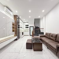 bán nhà đội cấn DT 35m giá 11,5 tỷ lô góc 2 nhà ra phố,full nội thất