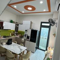 Nhà đẹp 2 lầu Nhỉnh 5 Tỉ Nhà phố liền kề, kế chợ Long Trường Q9