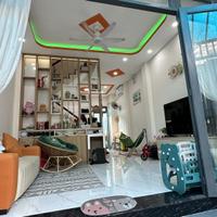 Nhà đẹp 2 lầu Nhỉnh 5 Tỉ Nhà phố liền kề, kế chợ Long Trường Q9