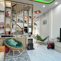 Nhà đẹp 2 lầu Nhỉnh 5 Tỉ Nhà phố liền kề, kế chợ Long Trường Q9