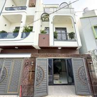 BÁN GẤP NHÀ LẦU HIỆN ĐẠI SỔ HỒNG RIÊNG NGAY TRUNG TÂM CHỈ 700TR NHẬN NHÀ NGAY