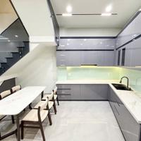 BÁN GẤP NHÀ LẦU HIỆN ĐẠI SỔ HỒNG RIÊNG NGAY TRUNG TÂM CHỈ 700TR NHẬN NHÀ NGAY