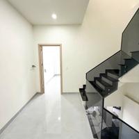 BÁN GẤP NHÀ LẦU HIỆN ĐẠI SỔ HỒNG RIÊNG NGAY TRUNG TÂM CHỈ 700TR NHẬN NHÀ NGAY