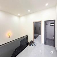 BÁN GẤP NHÀ LẦU HIỆN ĐẠI SỔ HỒNG RIÊNG NGAY TRUNG TÂM CHỈ 700TR NHẬN NHÀ NGAY