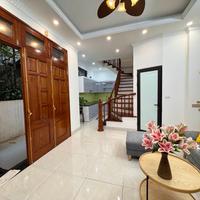 Hiếm -Bán nhà đẹp Bồ Đề- Oto Đỗ Cổng- full Nội thất 35m 5 tầng nhỉnh 7 tỷ(TL)