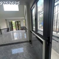 Bán Nhà Đường Quốc Lộ 13 Ngay Vạn Phúc 63m2 5 Tầng Đúc BTCT Ô Tô Vào Nhà Chỉ 8,2 Tỷ