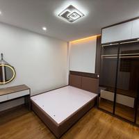 bán nhà xuân la DT 23m x5 tầng 6,950 tỷ 40m ô tô tránh,ngõ thông,full nội thất