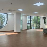 18.12.25.1 Cho thuê 6 tầng mặt phố gần CV Cầu Giấy, có thể làm văn phòng, kinh doanh, xuất khẩu