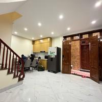 Hiếm ! hơn 9 tỷ nhà mới ngõ 239 Bồ Đề full nội thất 35m x 6T thang máy ở luôn.