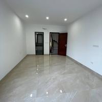 Lô góc 35m phố Lệ Mật - Oto đỗ cổng - Nhà mới kính koog - Giá chỉ nhỉnh 7 tỷ