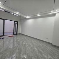 Nhà mới koog Thạch Bàn  30m ra mặt phố Cổ Linh  6 tầng lô góc 4 mặt thoáng  Giá 7 tỷ chẵn