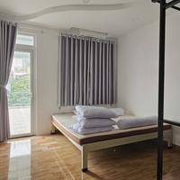 Bán nhà mặt phố Số 13, Linhn Xuân, Thủ Đức, TP HCM. DT 100m2, 2 tầng, 3PN, 4WC, giá 6,4 tỷ, sổ hồng