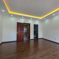 10M ra Mặt phố Dương Quảng Hàm, Ô tô vào nhà, Mới cứng, 50m 7T Thang máy