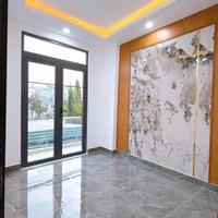 NHÀ ĐẸP VÀO Ở NAY- Đ.ĐOÀN VĂN BƠ- CAWCH 2 CĂN RA CÓ XE HƠI- CHỈ 3.55T THÔI- LƯU THÔNG TÔN THẤT